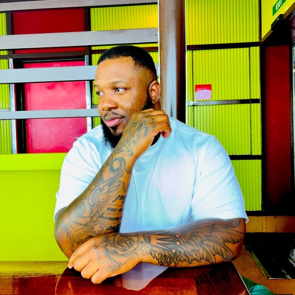 Meet your Posher, Trav - Picture 1 of 1